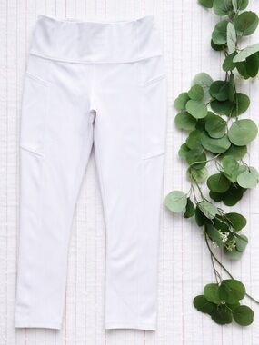 Athleta White Capri Leggings Ultimate Stash Hi Capri High Rise Athletic Yoga